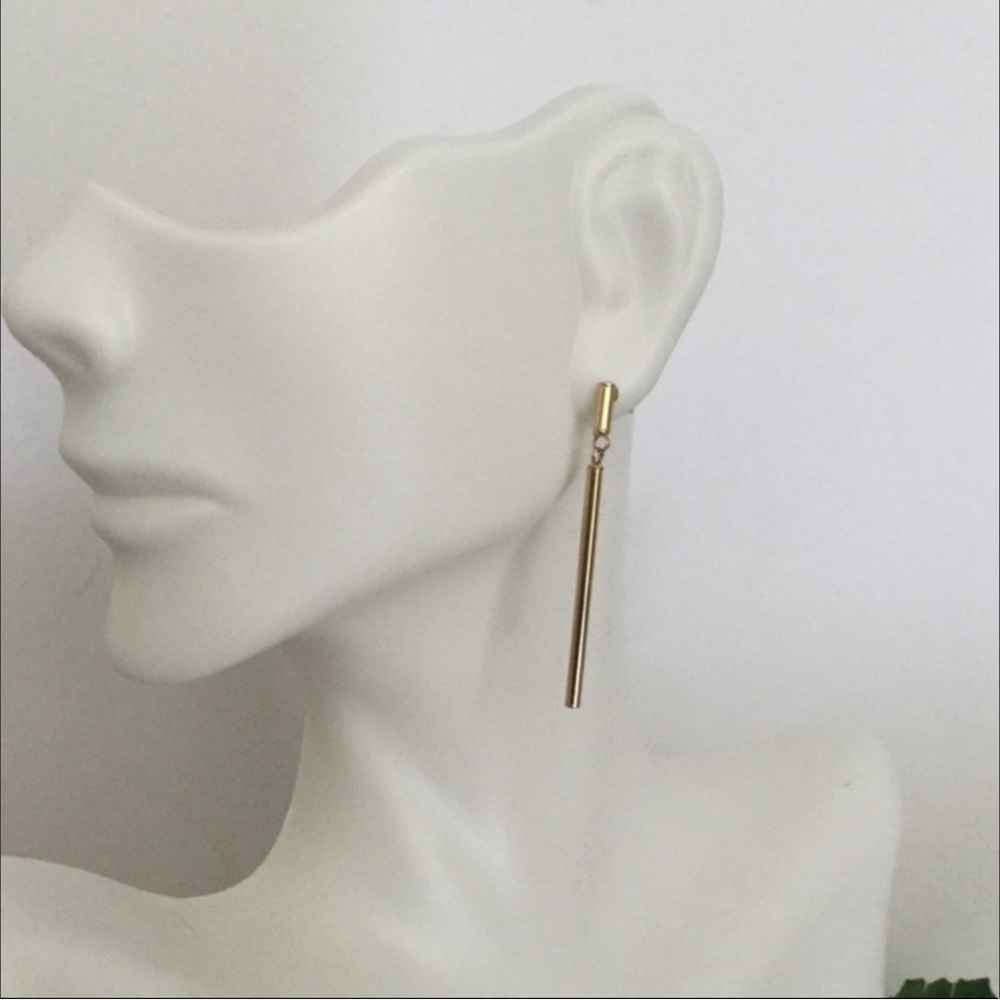 18k, ARTICULATED STICK EARRINGS.